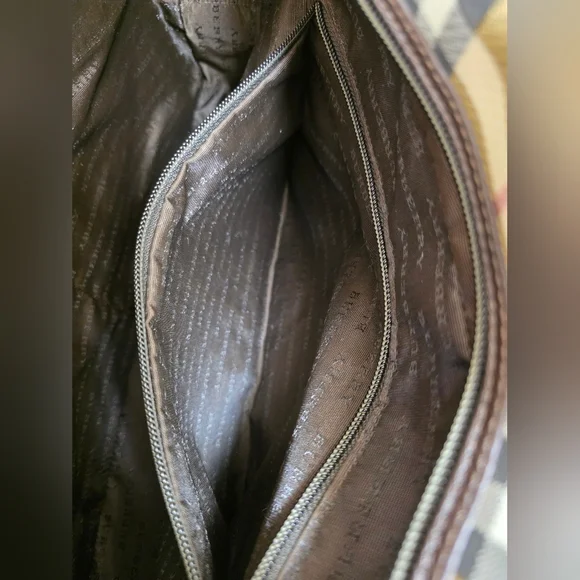 Burberry Vintage Overnight Bag. EUC - Picture 8 of 14